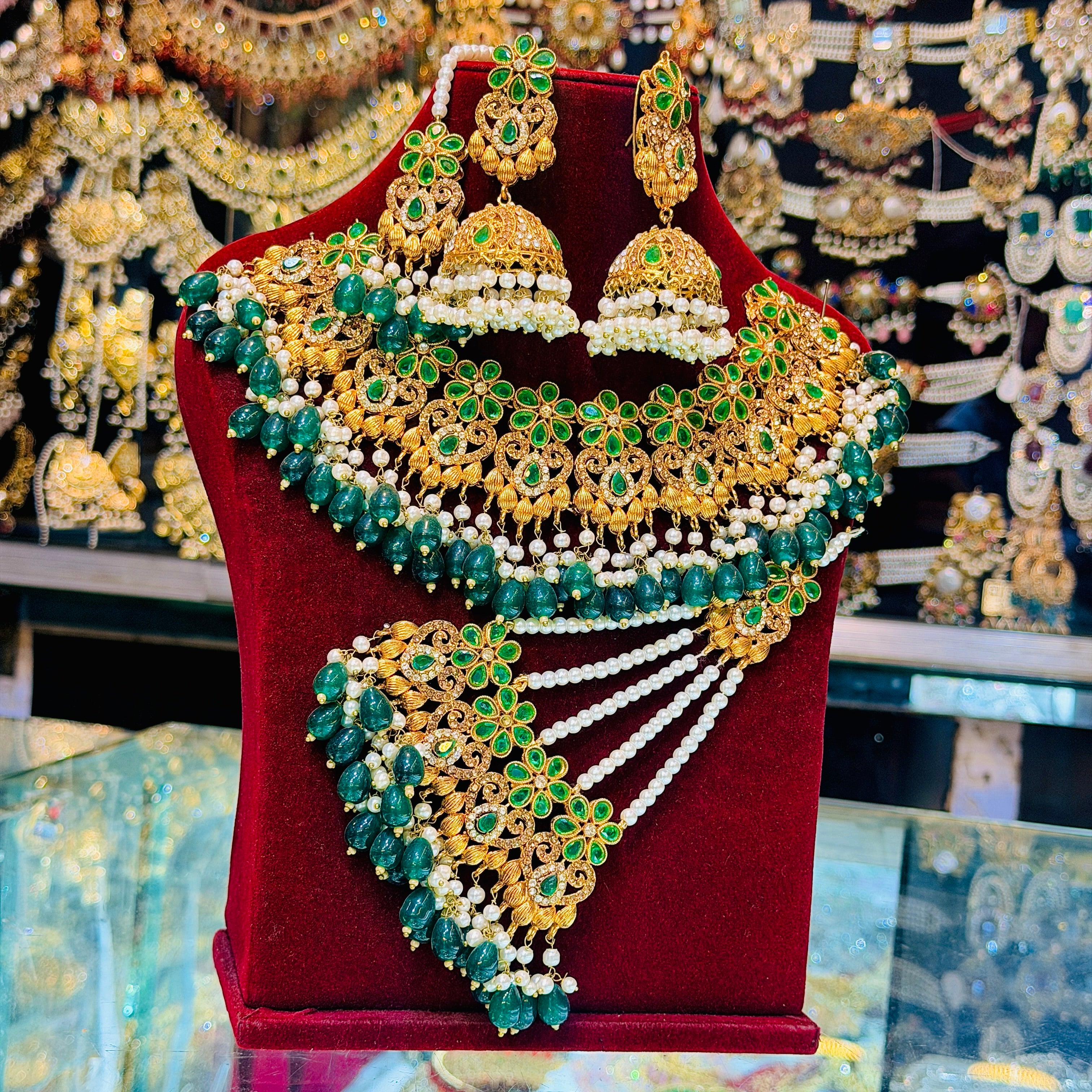 Green & White Necklace Set
