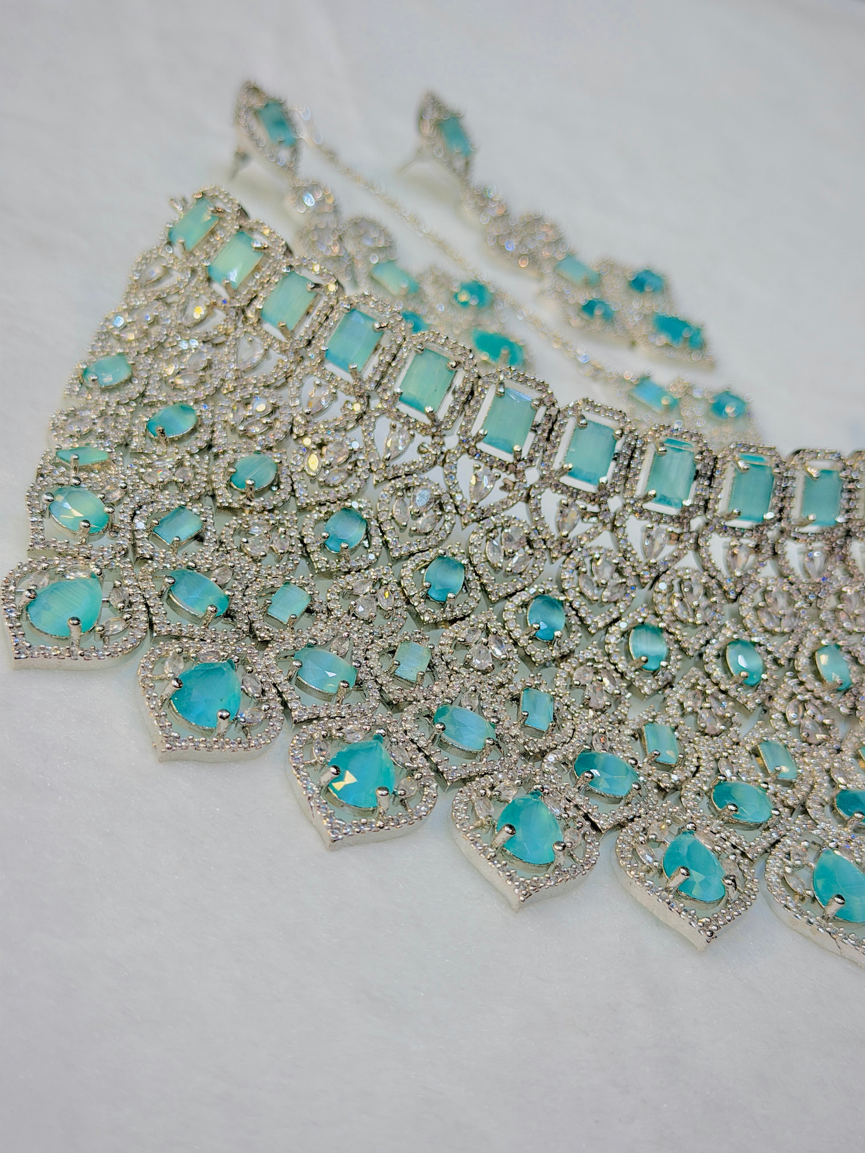 Mint One Carat Collar Set