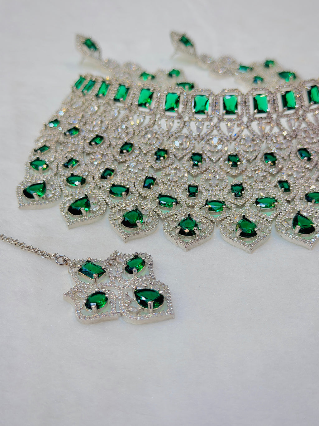 Green One Carat Collar Set