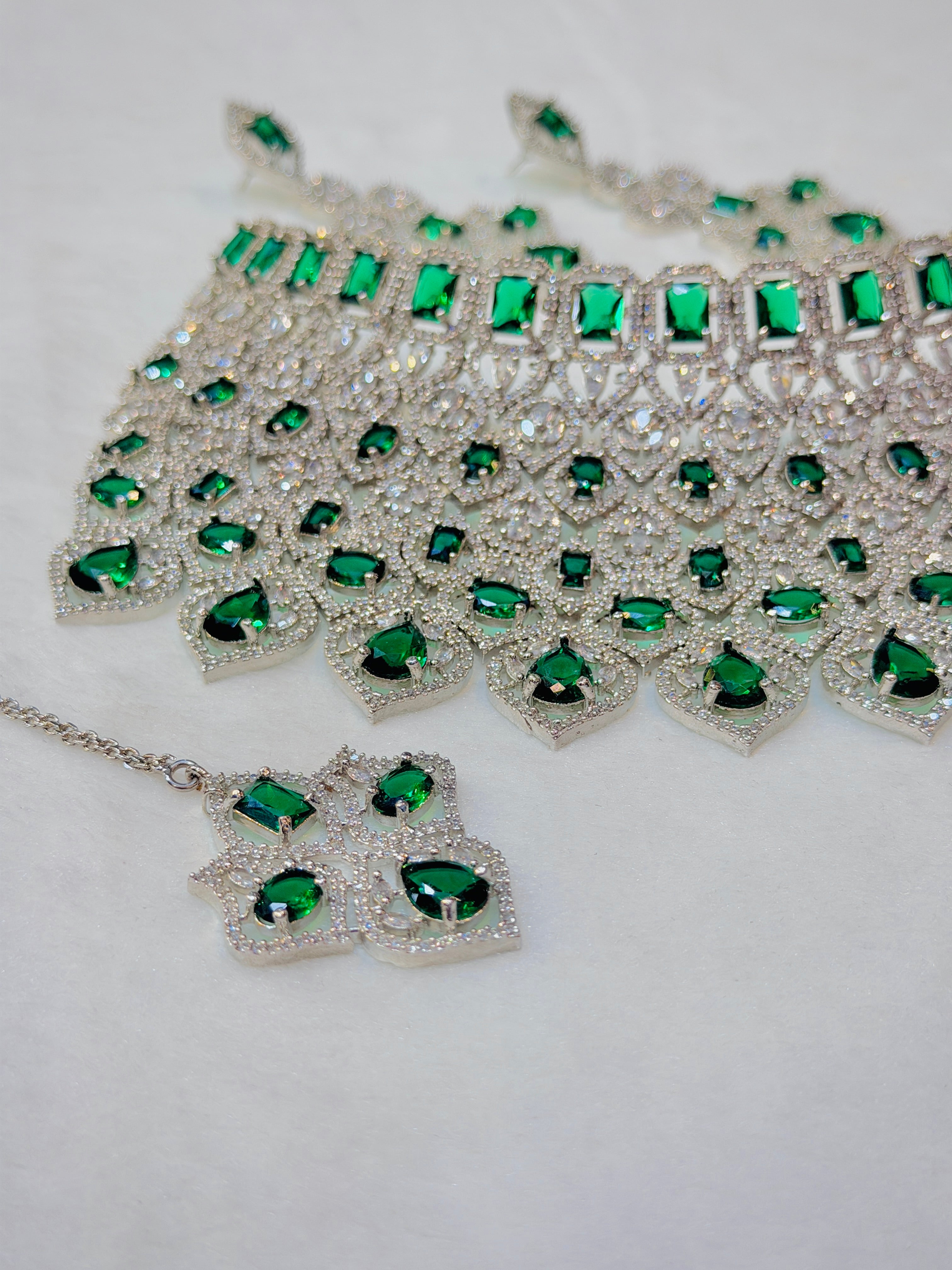 Green One Carat Collar Set