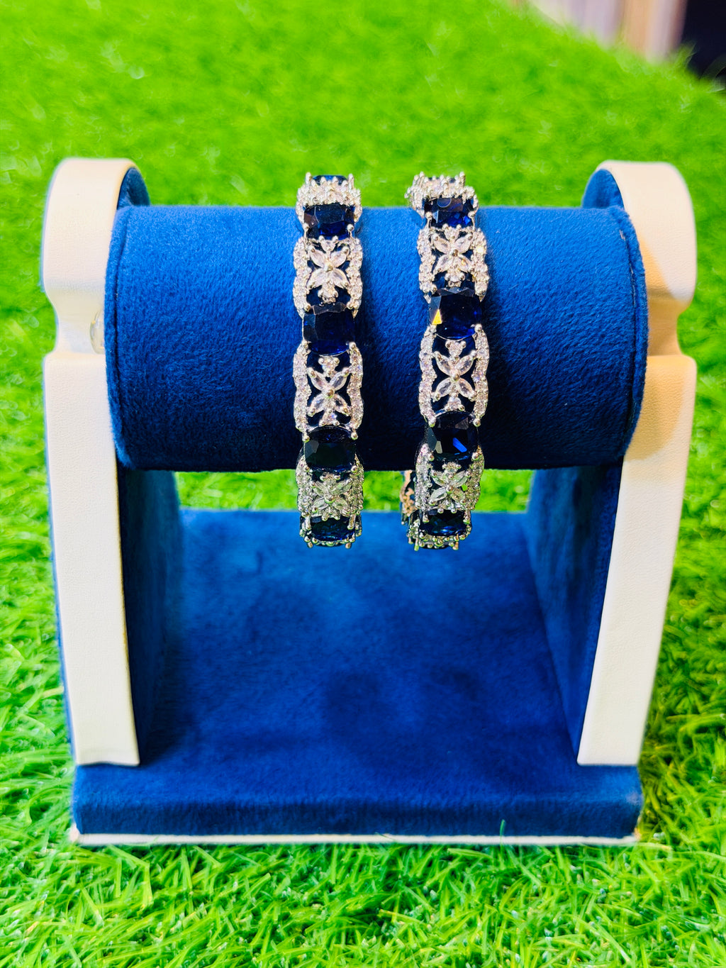 Black elegant stones karha bracelet