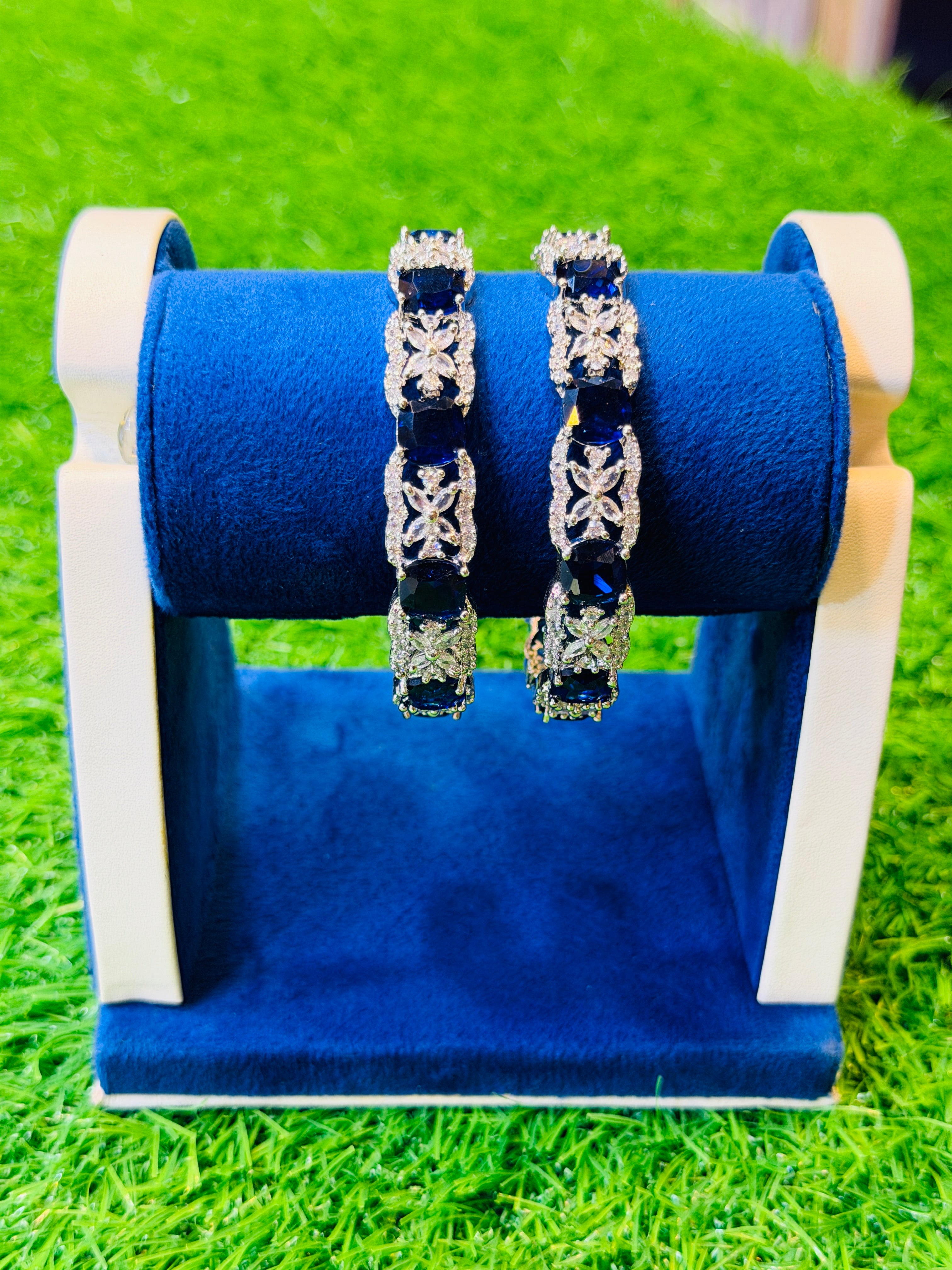 Black elegant stones karha bracelet