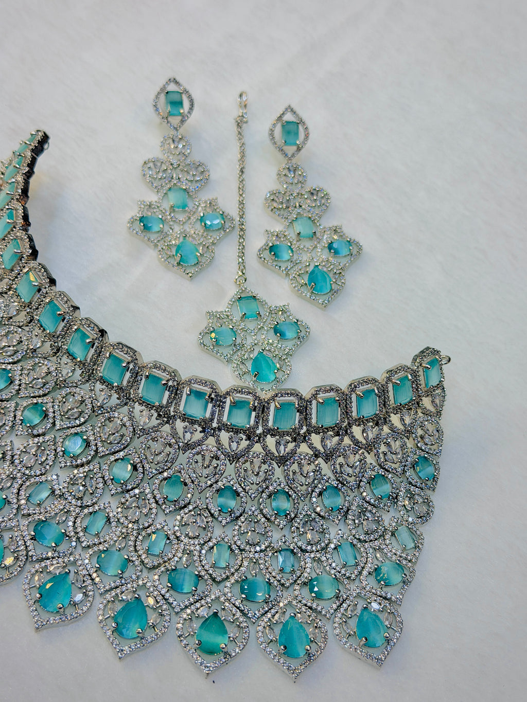 Mint One Carat Collar Set