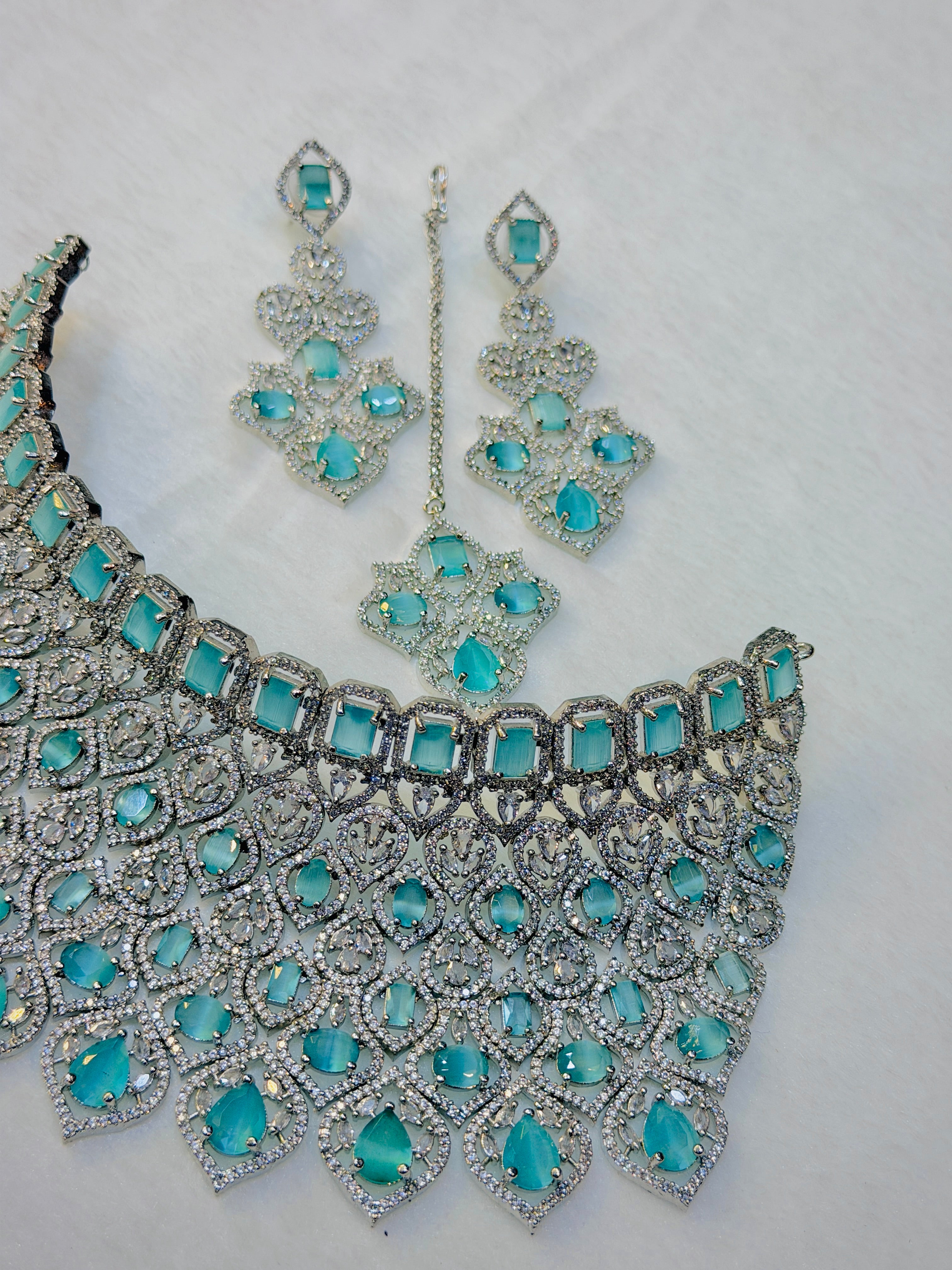 Mint One Carat Collar Set
