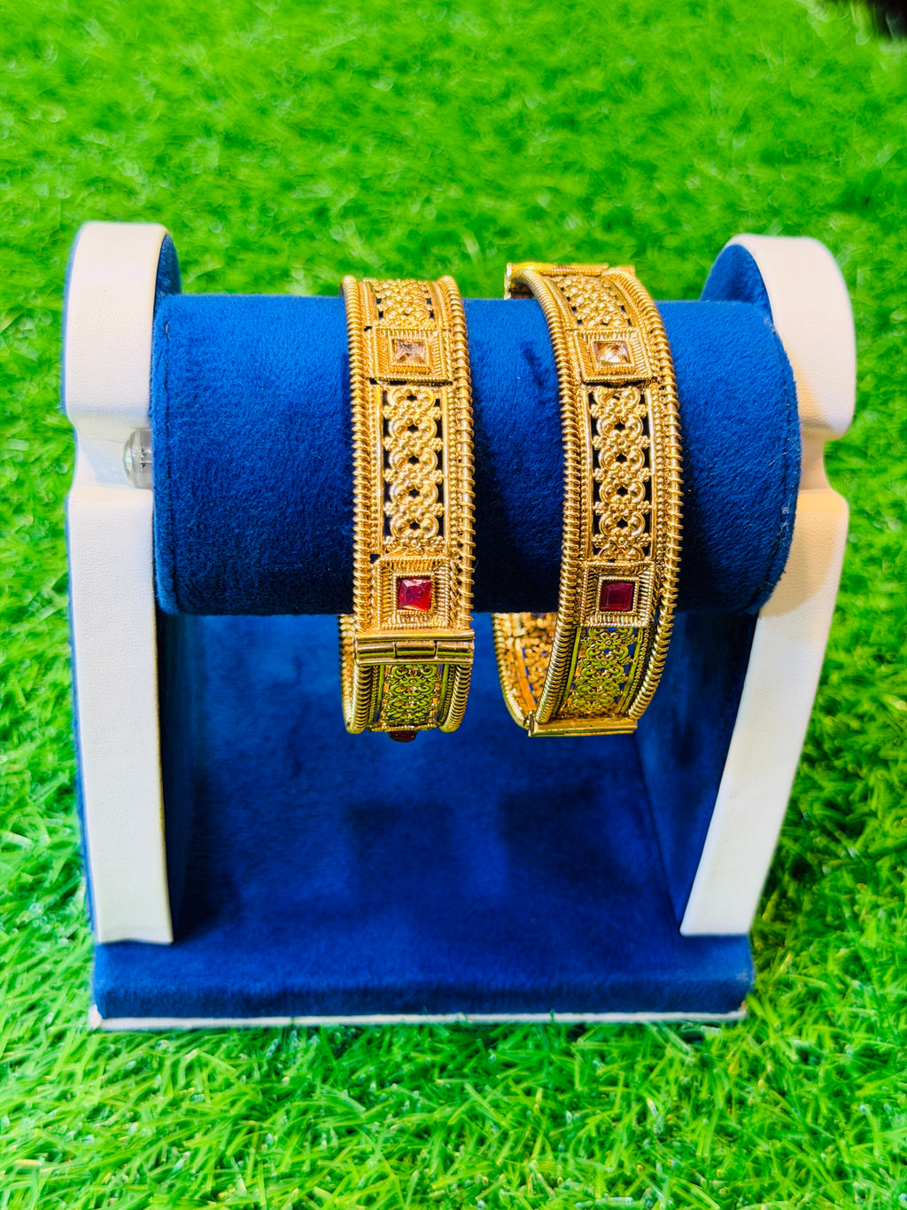Gold red stone Karha