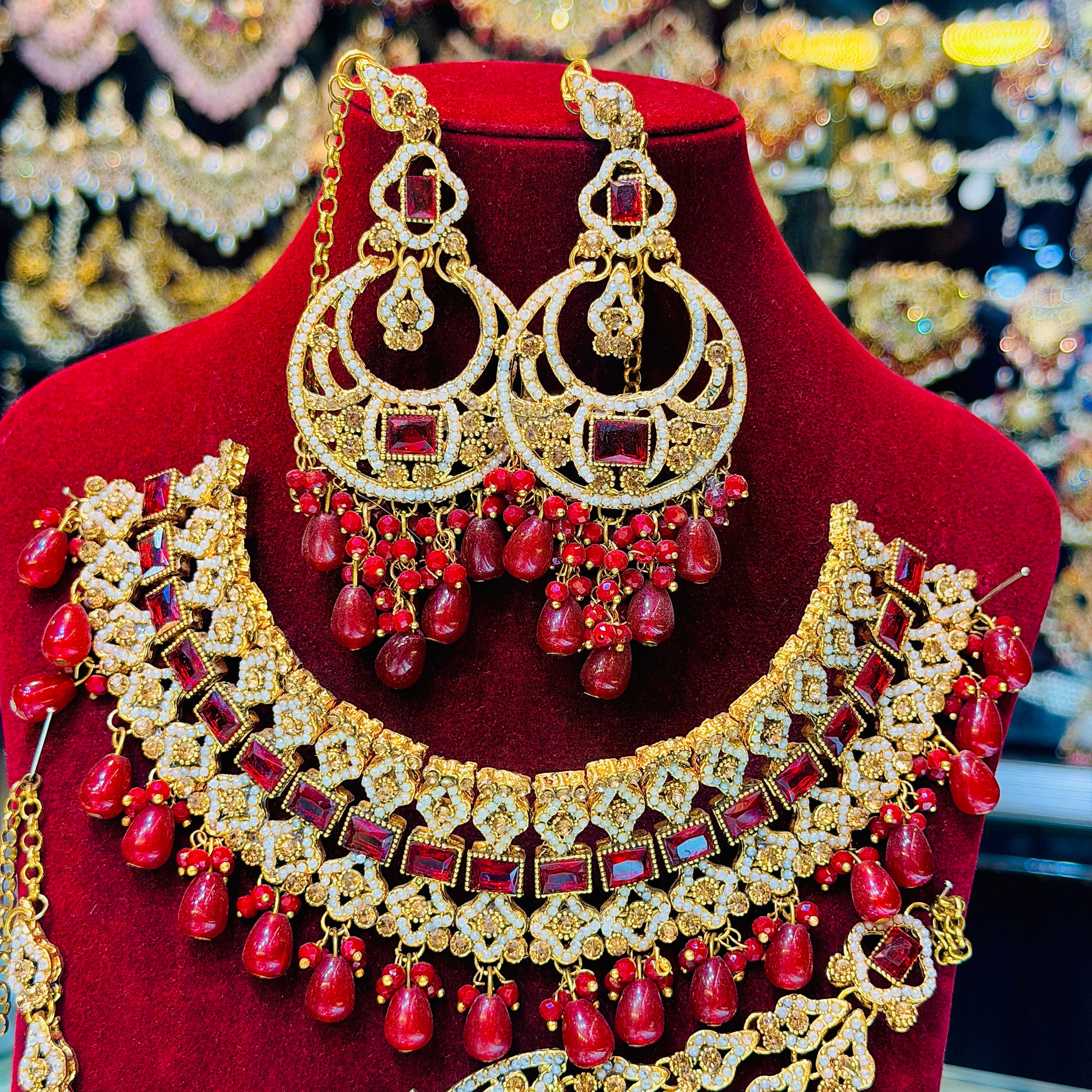 Red Collar Set