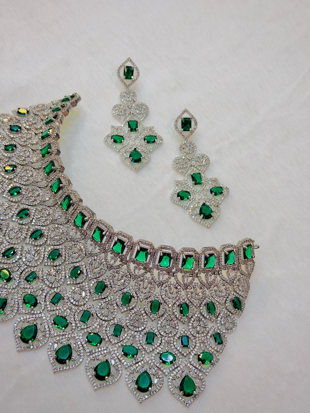 Green One Carat Collar Set