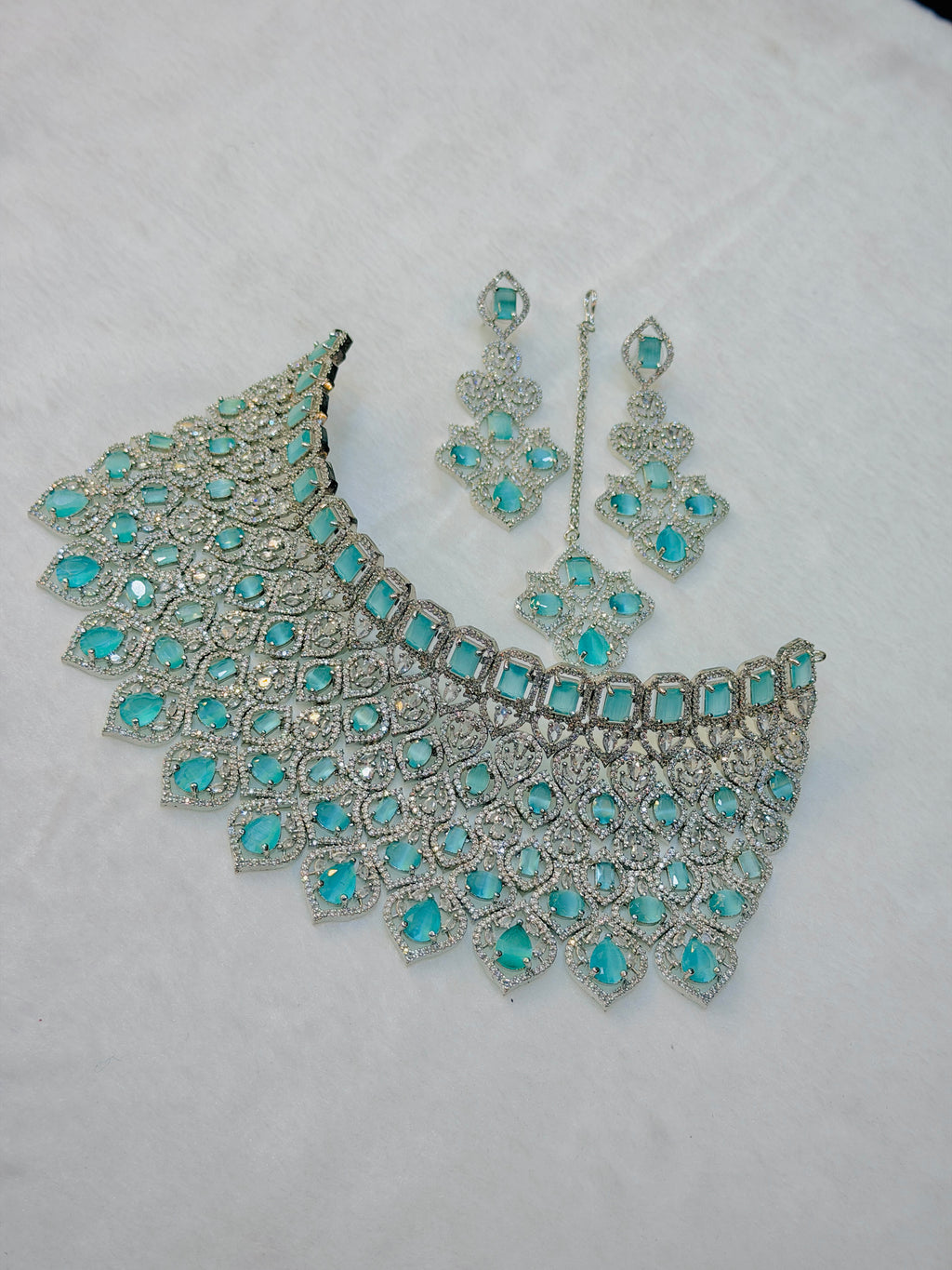 Mint One Carat Collar Set