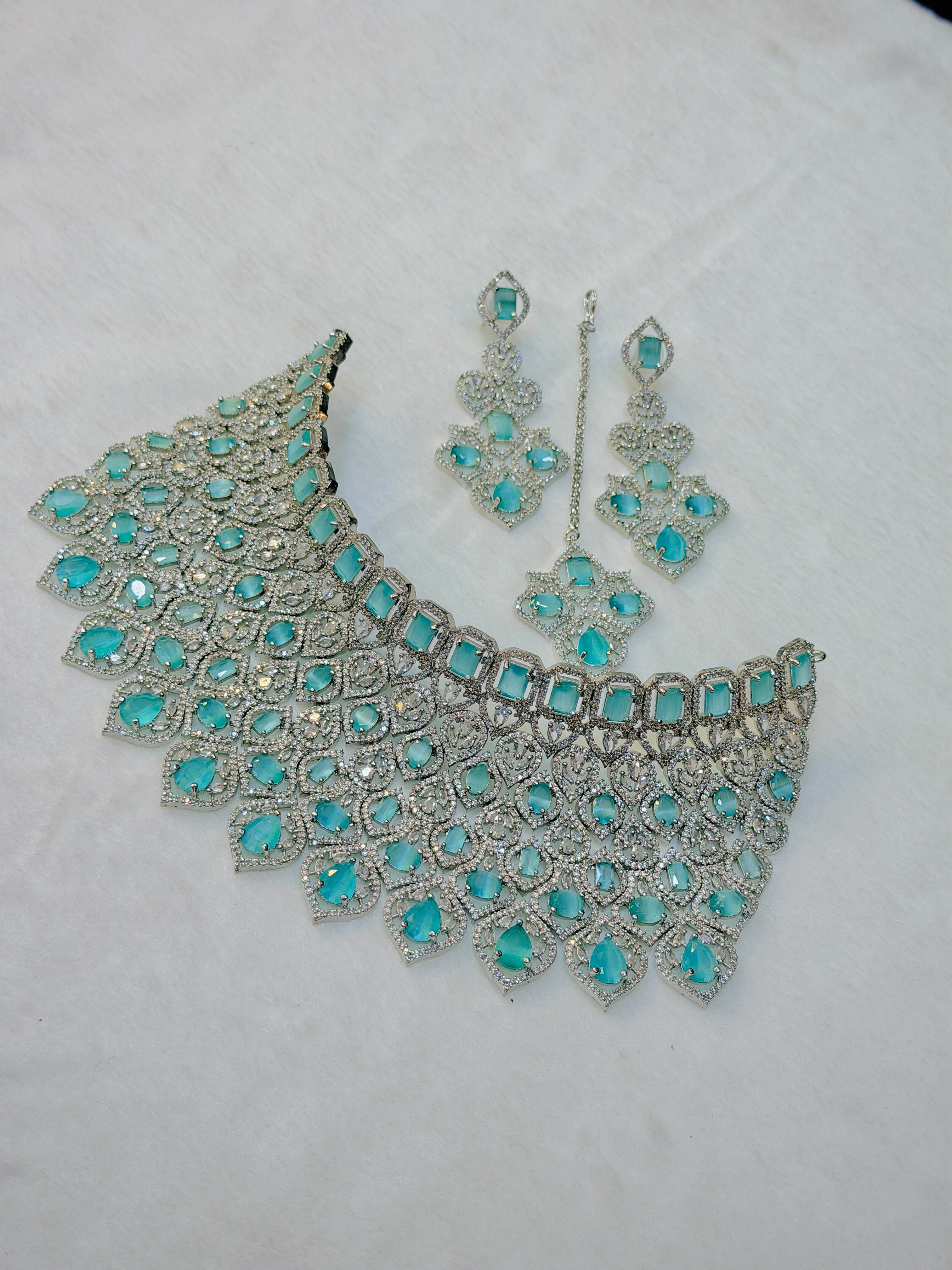 Mint One Carat Collar Set
