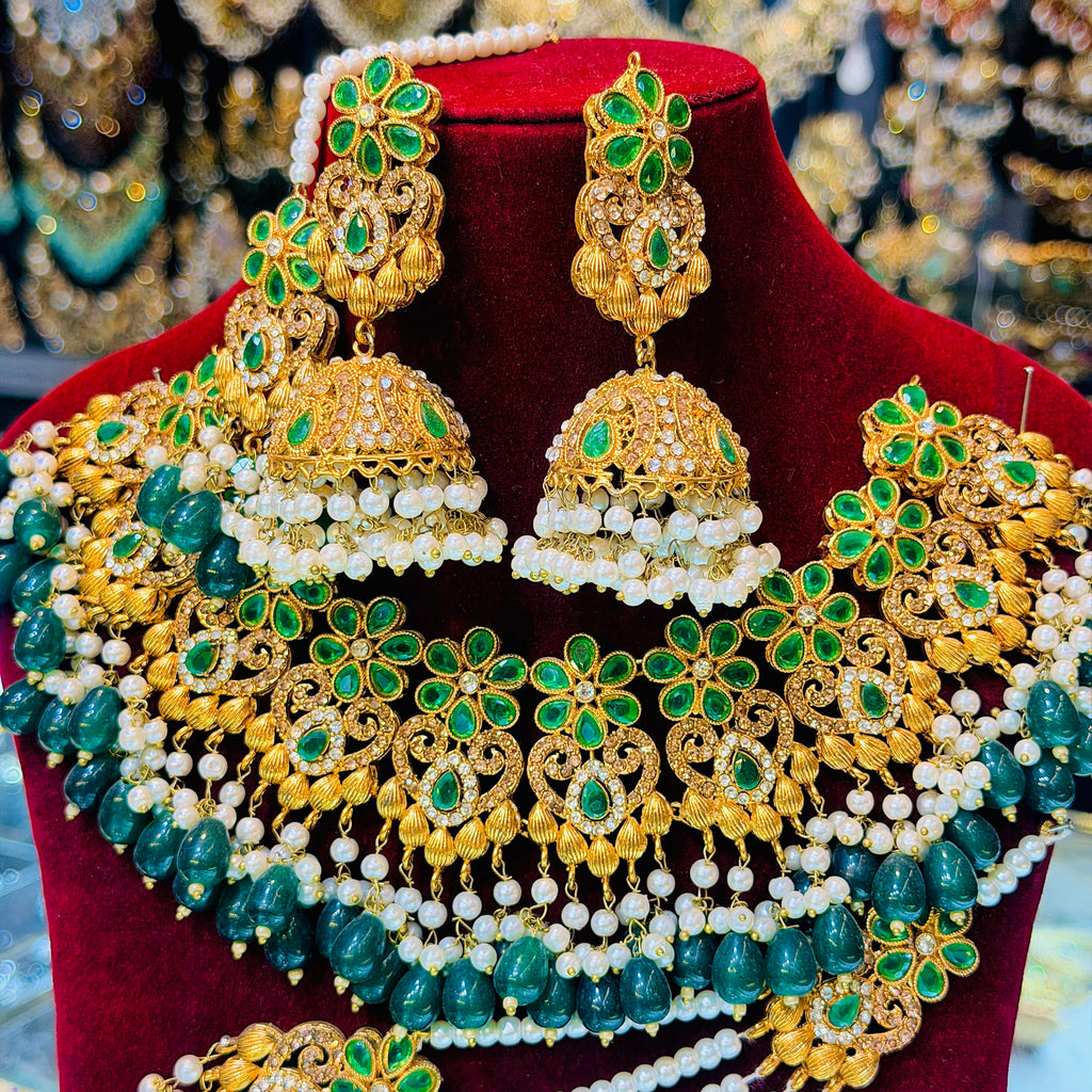 Green & White Necklace Set
